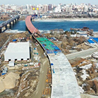 В феврале 2023 года компания приняла участие в строительстве одной из самых уникальных мостовых переправ в стране – моста через реку Обь